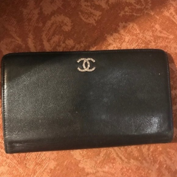Chanel caviar wallet
